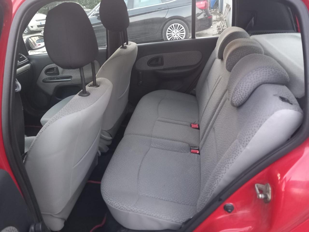 Renault Clio 1.2 16V 5 porte Confort