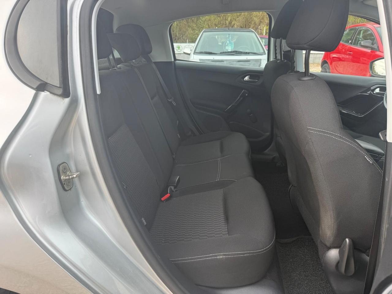 Peugeot 208 BlueHDi 75 5 porte Allure