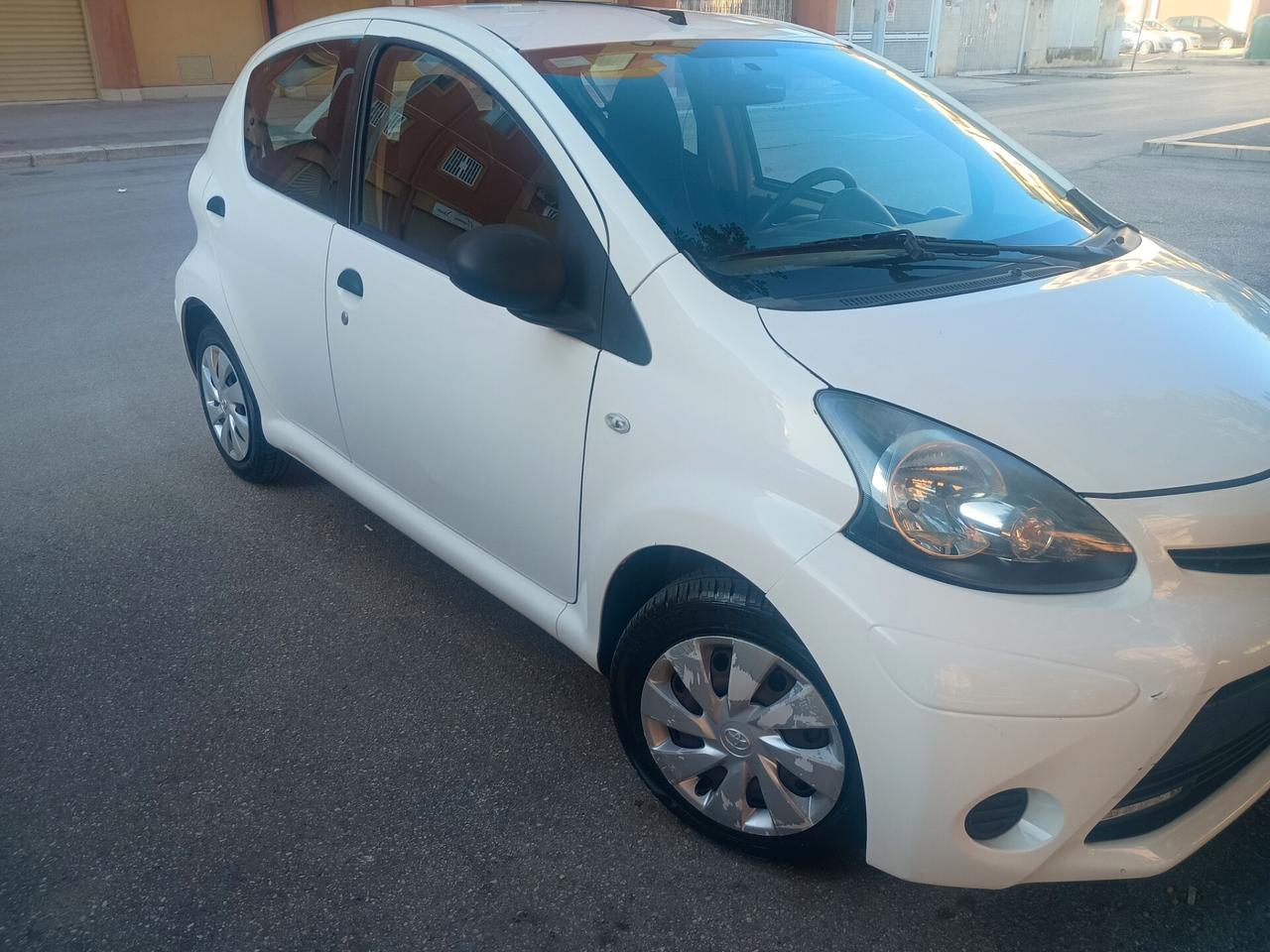 Toyota Aygo 1.0 12V VVT-i 5 porte Active Connect