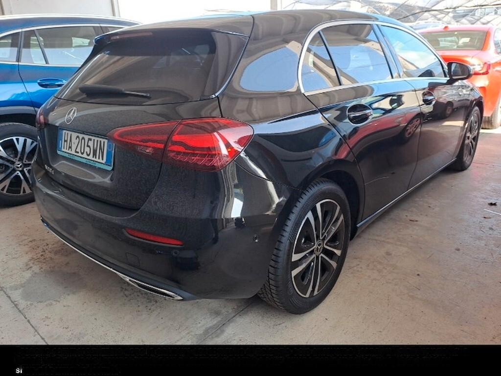 MERCEDES-BENZ A 180D NEW 115CV AUTOMATIC BUSINESS EXTRA ( FARI LED - CRUISE - PELLE - NAVI PREMIUM - MIRROR - PARK ASSIST - TELECAMERA POST. - CERCHI 17 )