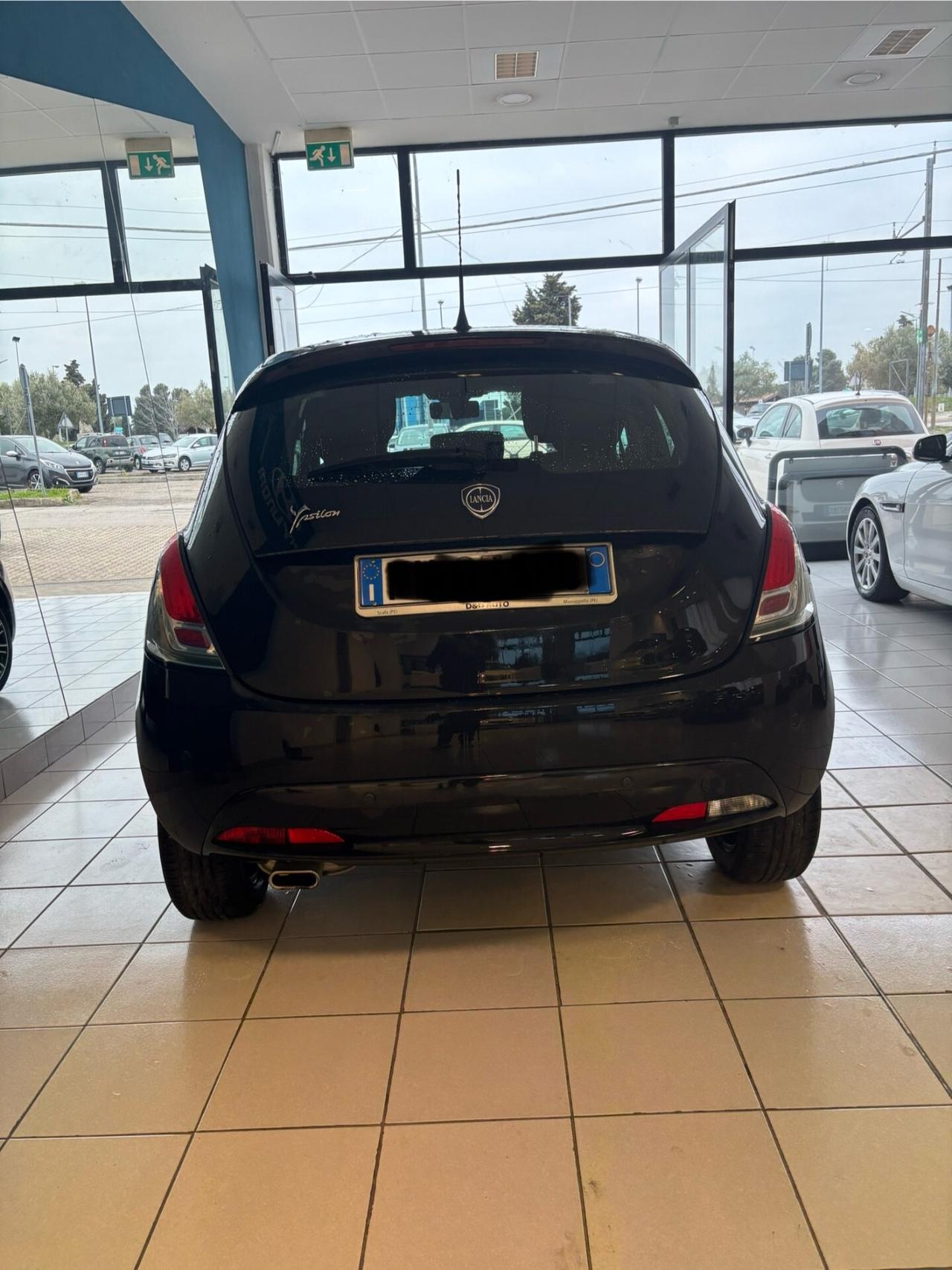 Lancia Ypsilon 1.2 69 CV 5 porte Platinum