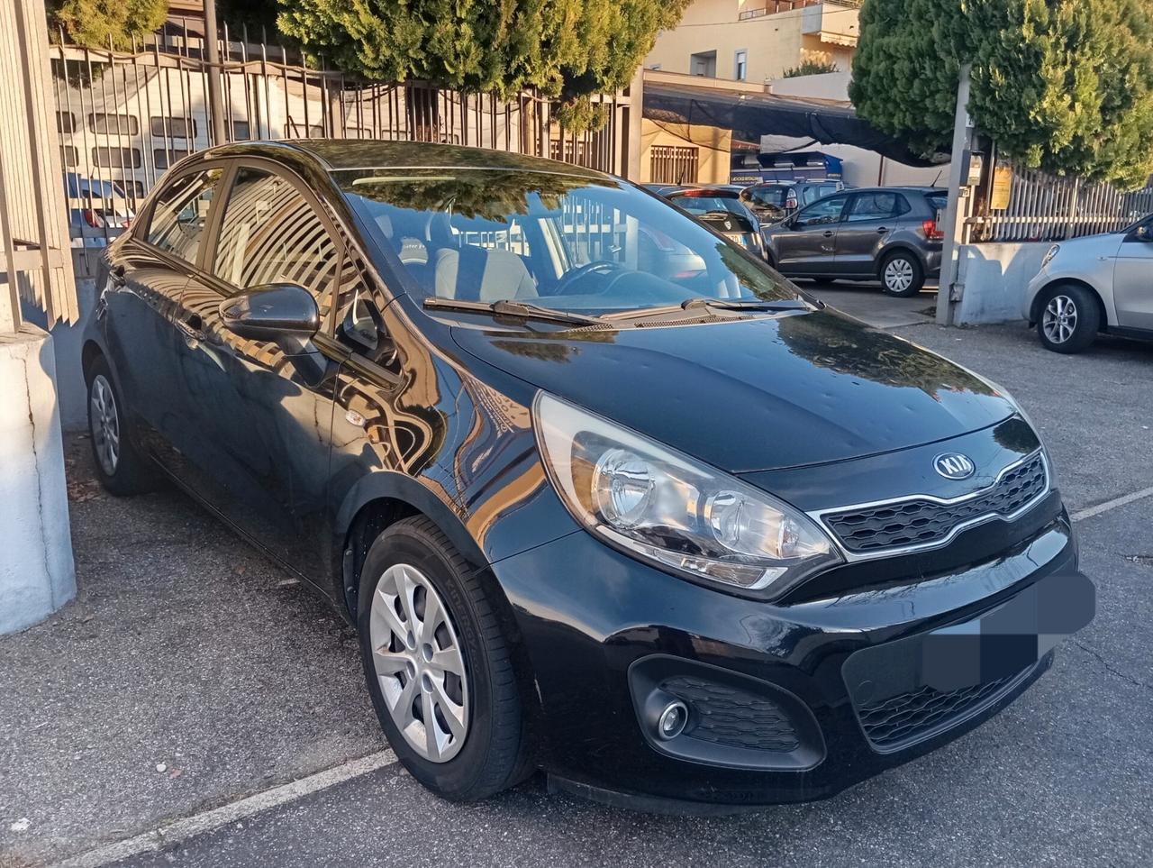 Kia Rio 1.2 CVVT 5p. Active accetto permute