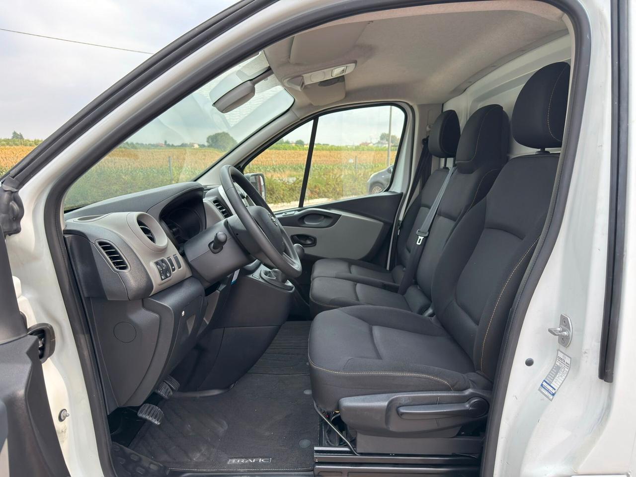 Nissan NV300 1.6 dCi 120CV - 3 POSTI -