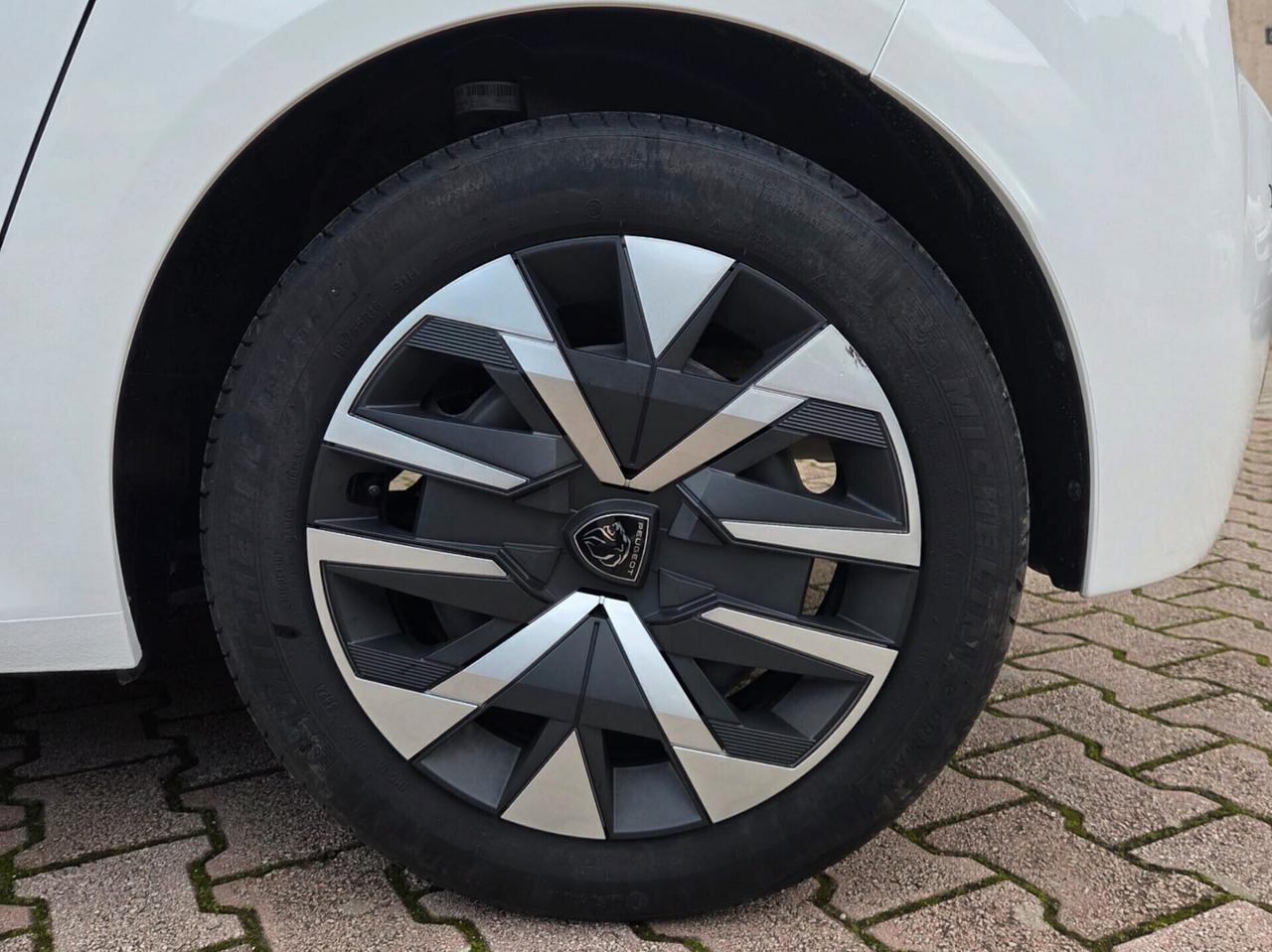 Peugeot 208 PureTech 75 cv STYLE