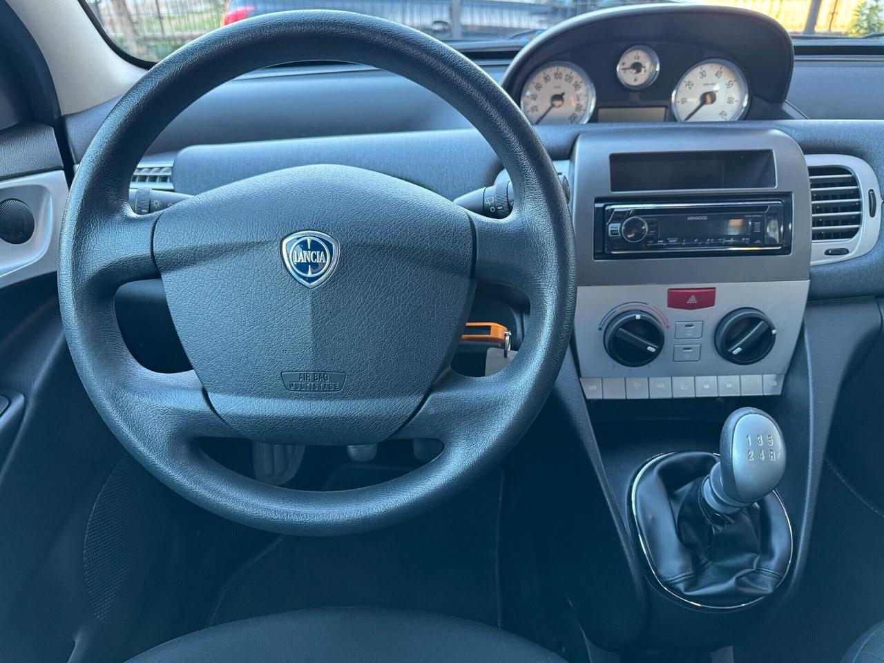 Lancia Ypsilon 1.2 69 CV Unyca