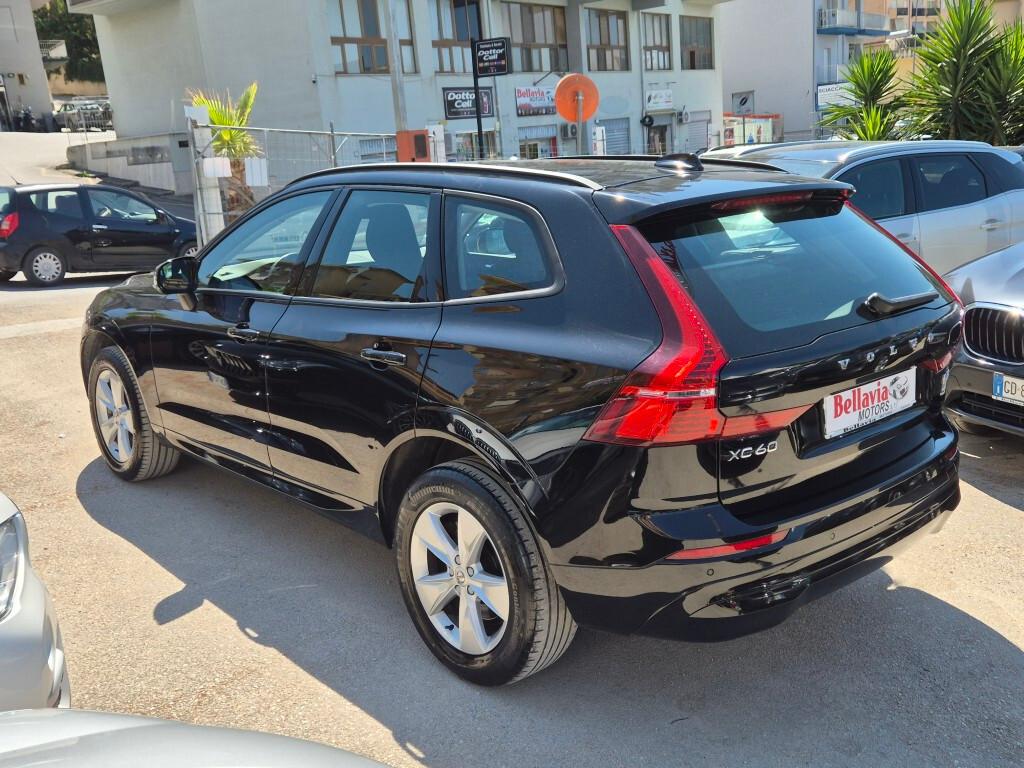 Volvo XC60 B4 (d) AWD automatico Momentum
