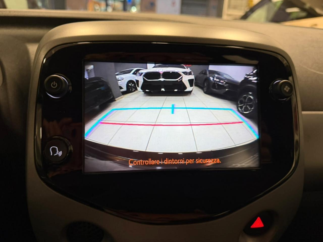 Toyota Aygo Connect 1.0 VVT-i 72 CV 5 porte x-play A RATE DA € 110 AL MESE