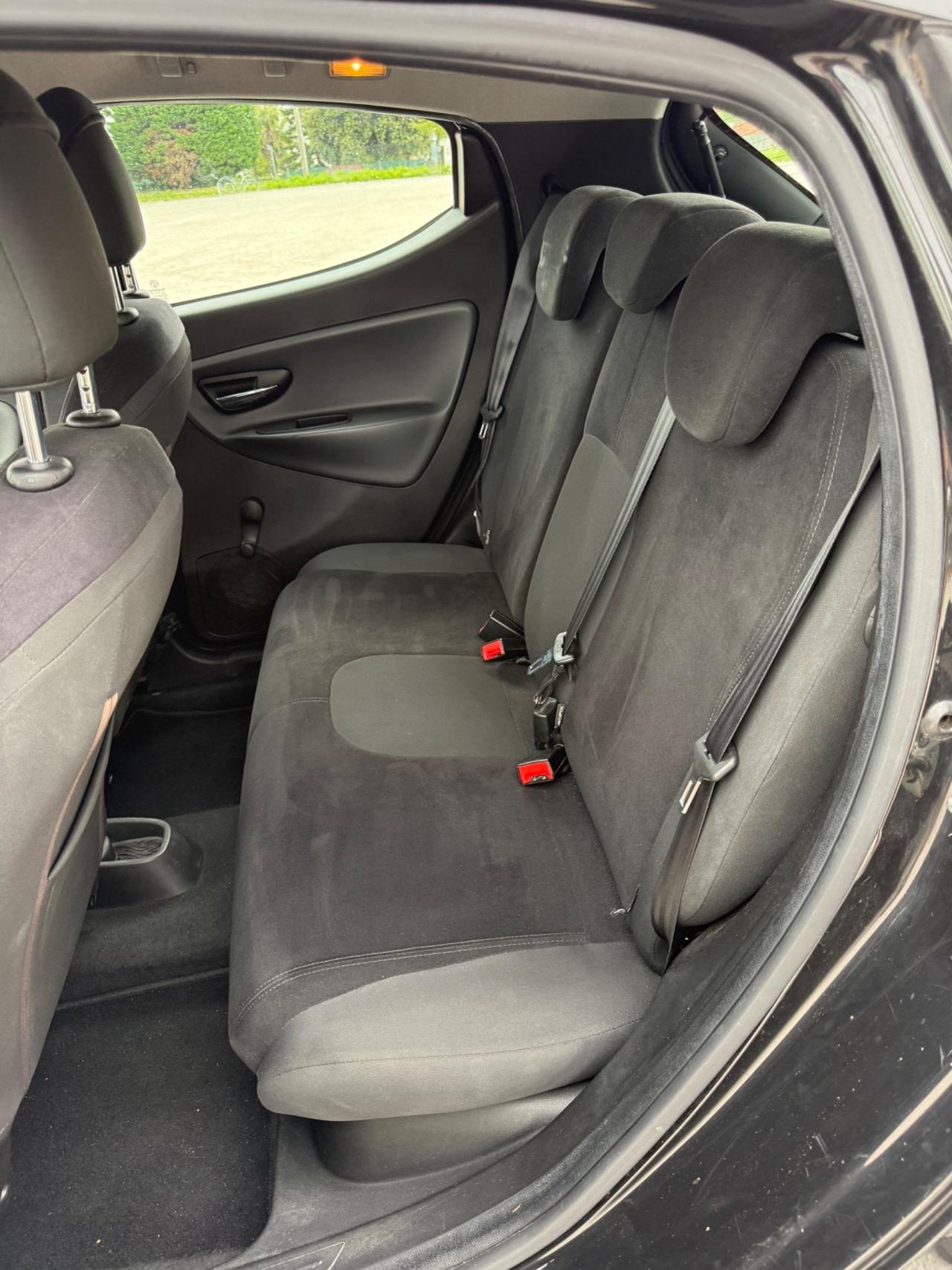 Lancia Ypsilon 1.2 benzina 5porte NEOPATENTATI
