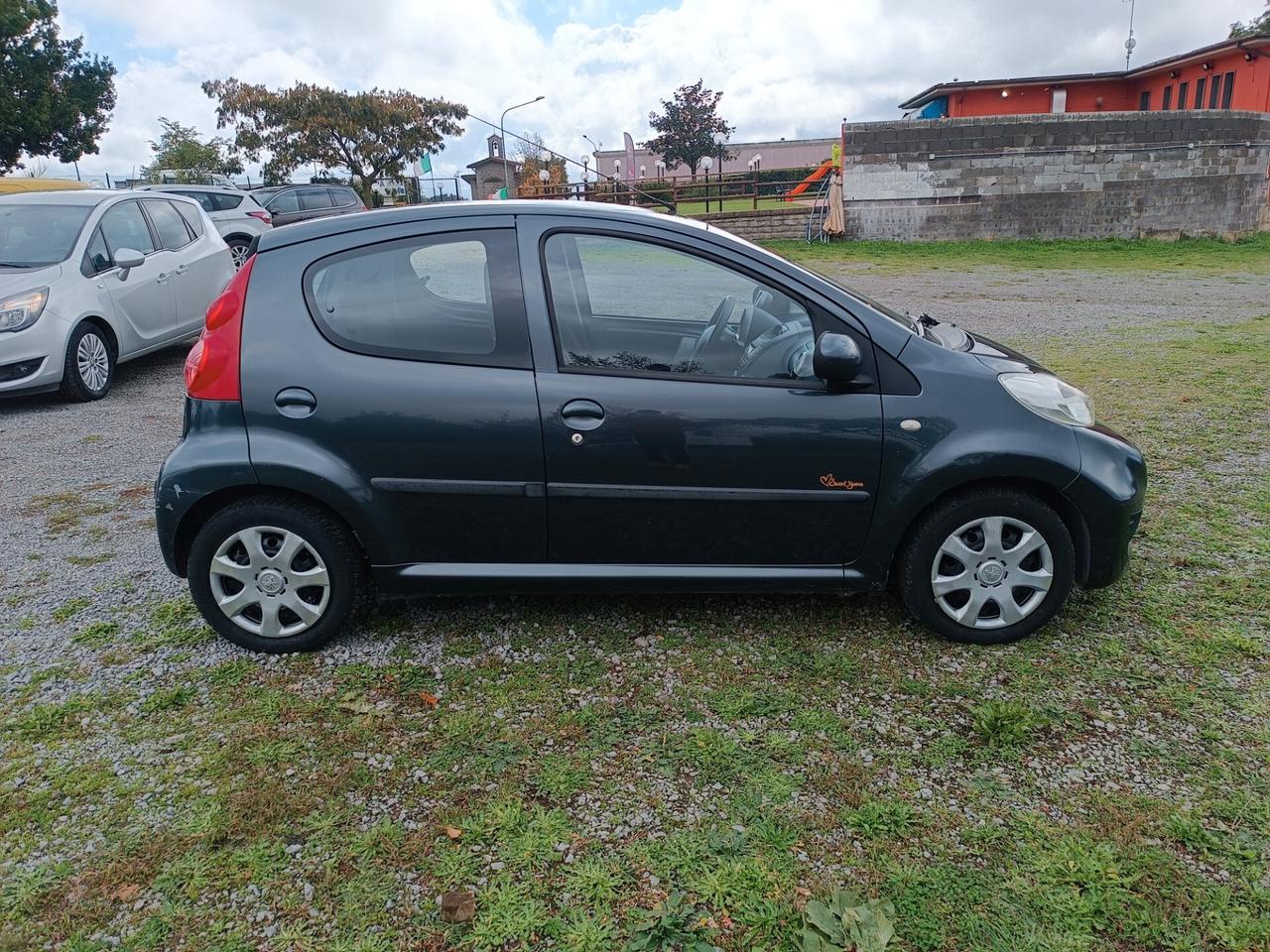 Peugeot 107 1.0 68CV 5p. Sweet Years automatico