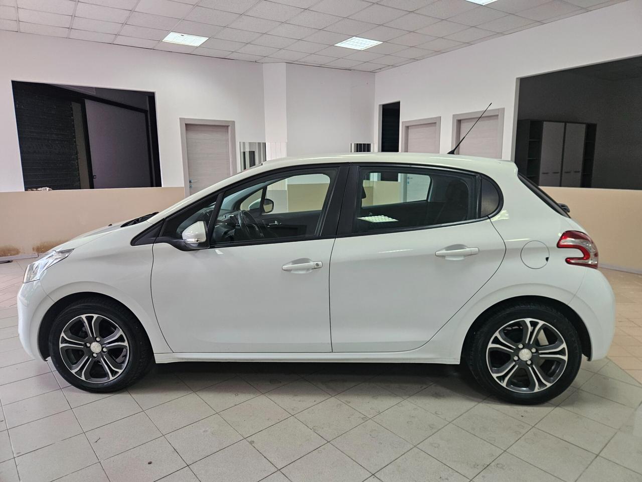 Peugeot 208 1.4 HDi 68 CV 5 porte Allure