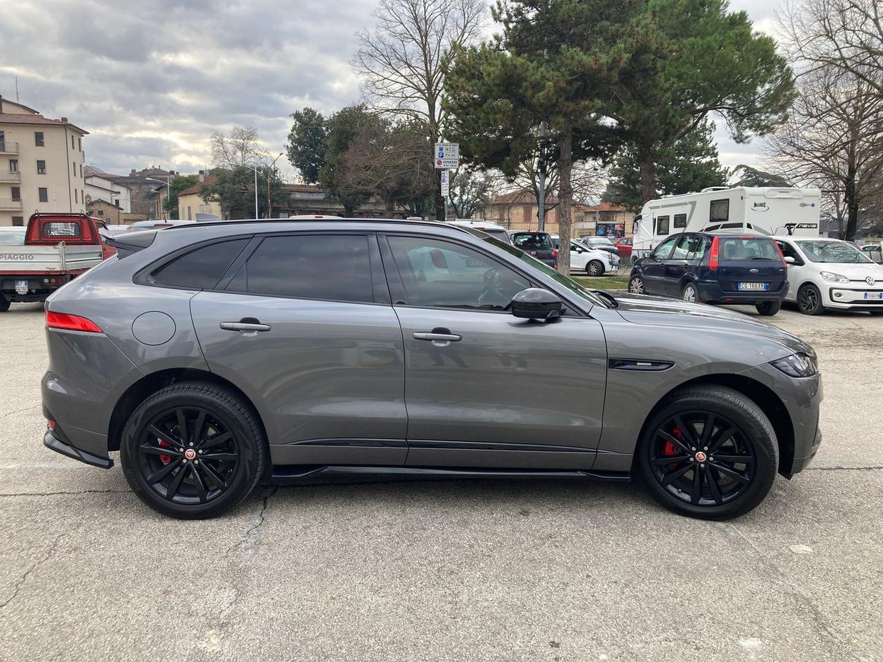 Jaguar F-Pace 2.0 20d Turbo R- #8436