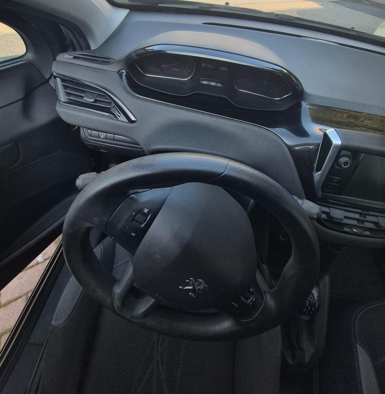 Peugeot 208 1.4 HDi 68 CV 5 porte Allure