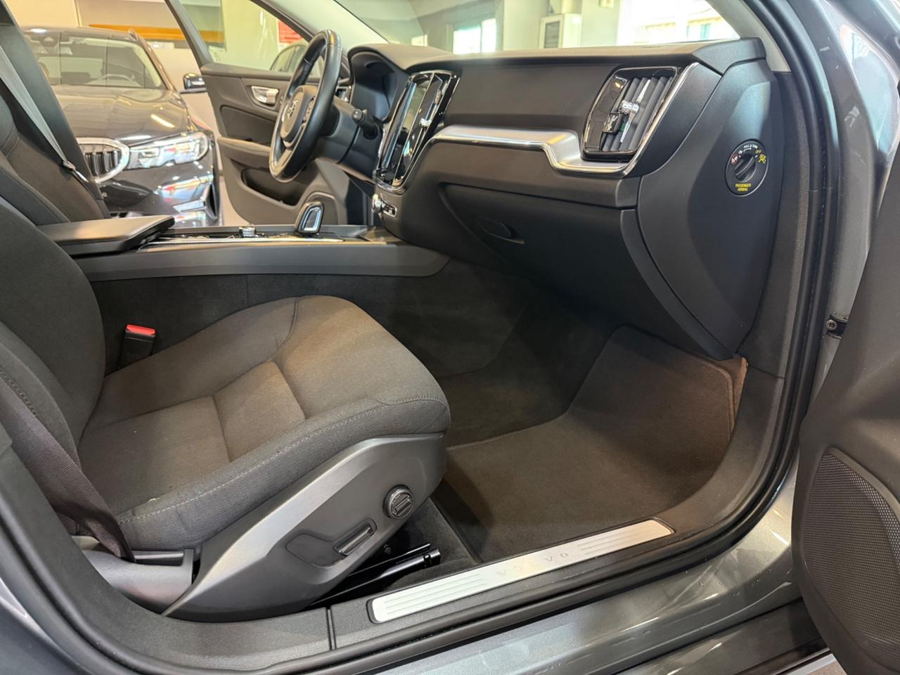 Volvo V60 B4 (d) Geartronic Momentum Business Pro