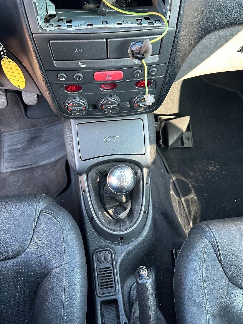 Alfa Romeo GT 1.9 JTDM 16V Distinctive