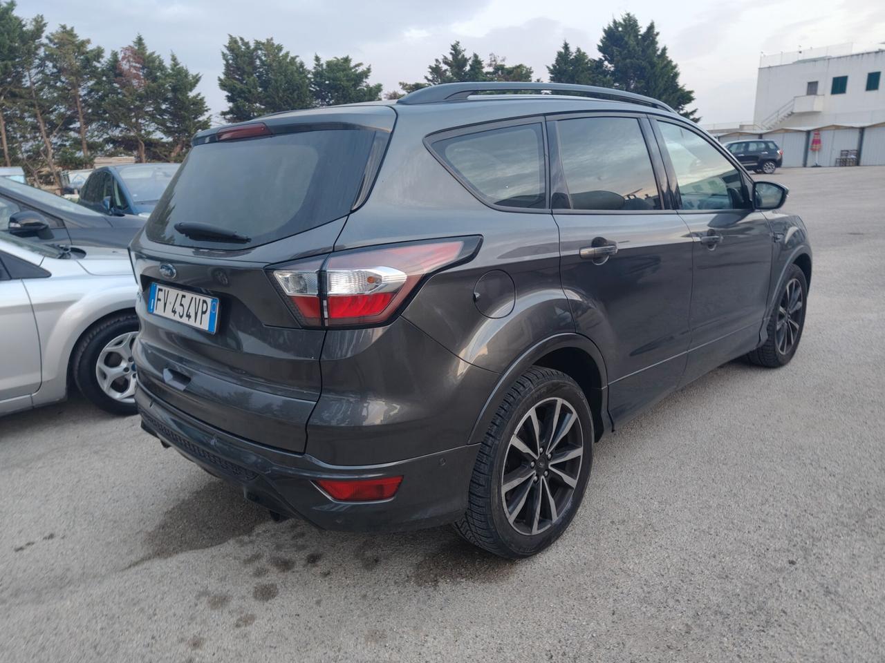 Ford Kuga 1.5 TDCI 120 CV S&S 2WD ST-Line