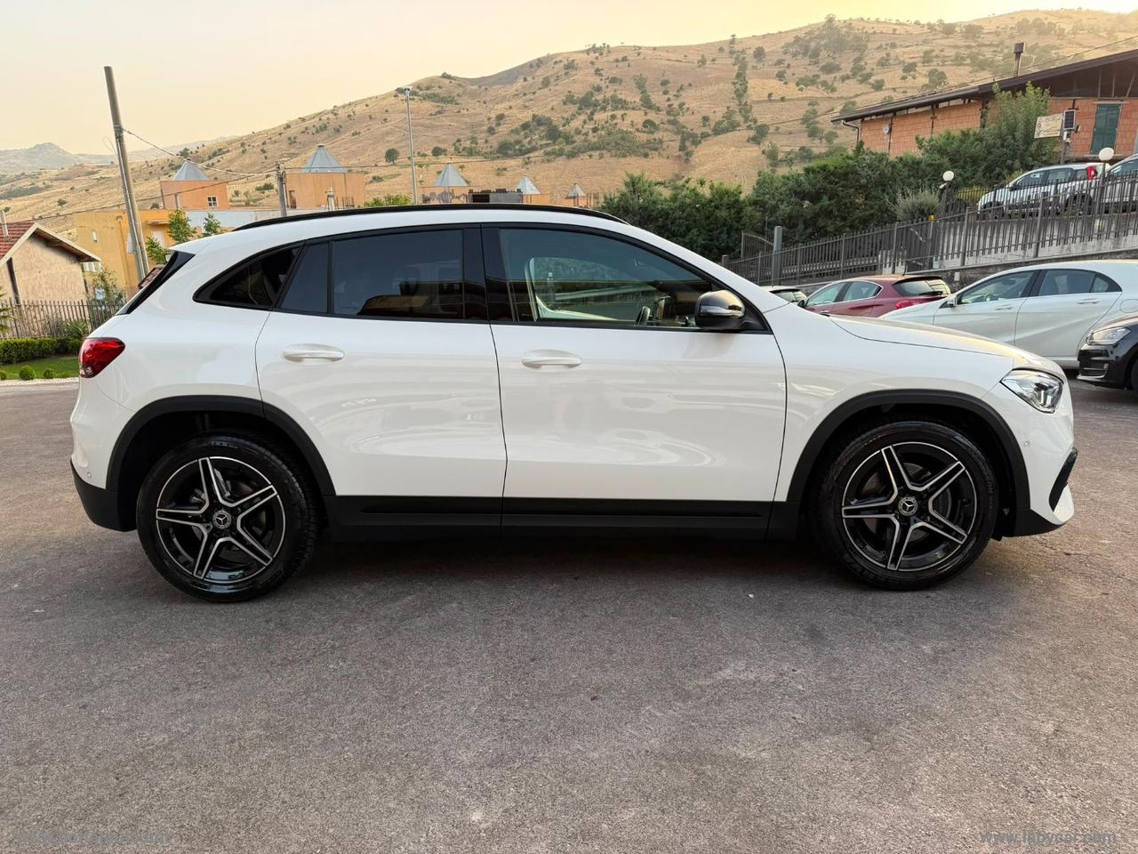 MERCEDES-BENZ GLA 200 d Automatic 4Matic Premium