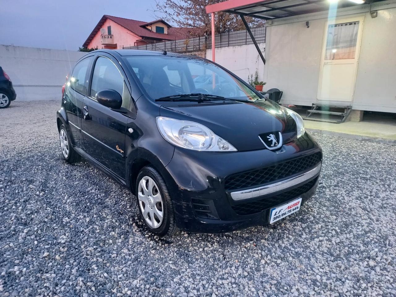 Peugeot 107 1.0 68CV 5p. Sweet Years navigatore