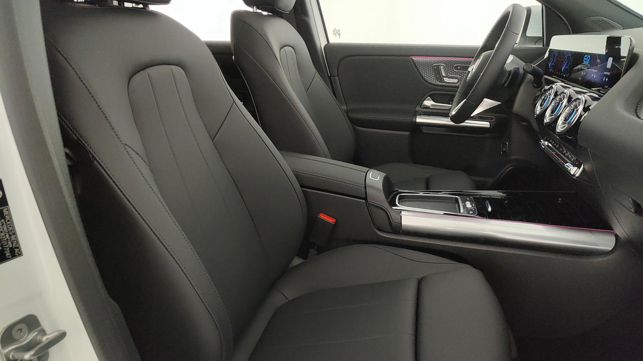Mercedes-Benz EQA 250+ Street Edition