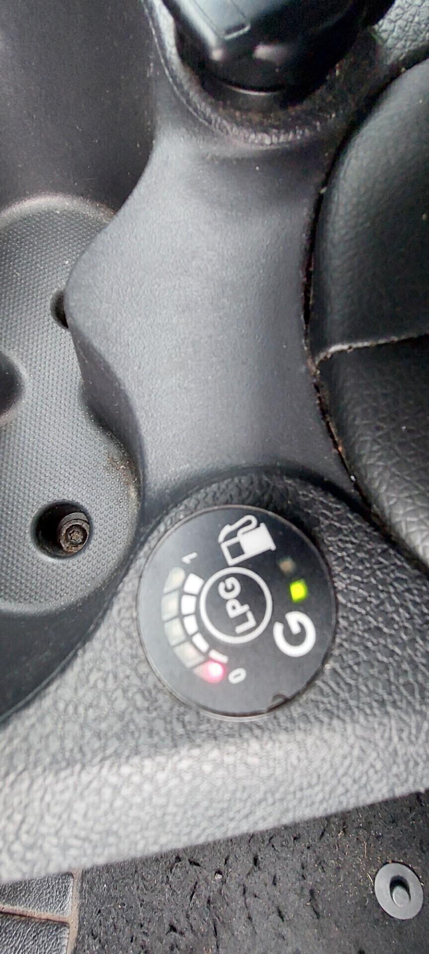 DACIA SANDERO 1,0 GPL DI SERIE CASA MADRE 100 CV TELEFONO X NEOPATENTATI IMPECCABILE