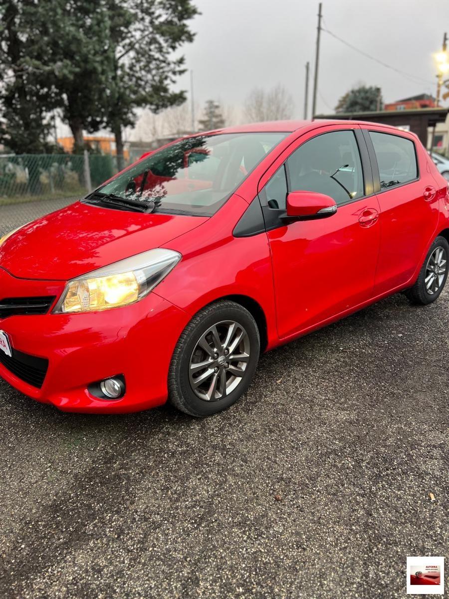 TOYOTA - Yaris - 1.4 D-4D 5p. Lounge