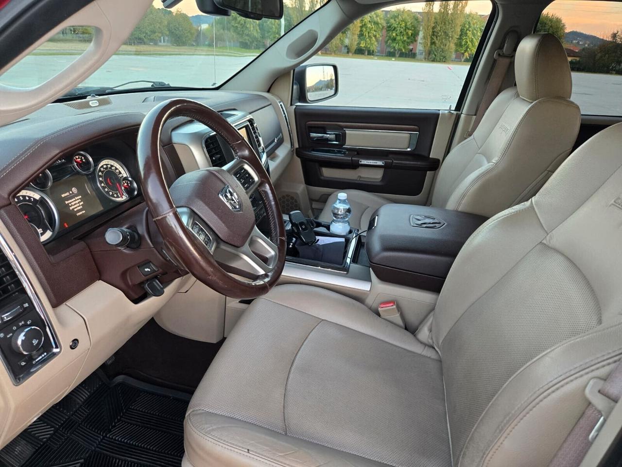 Dodge RAM 1500 HEMI 5.7 V8 -LARAMIE- 4X4