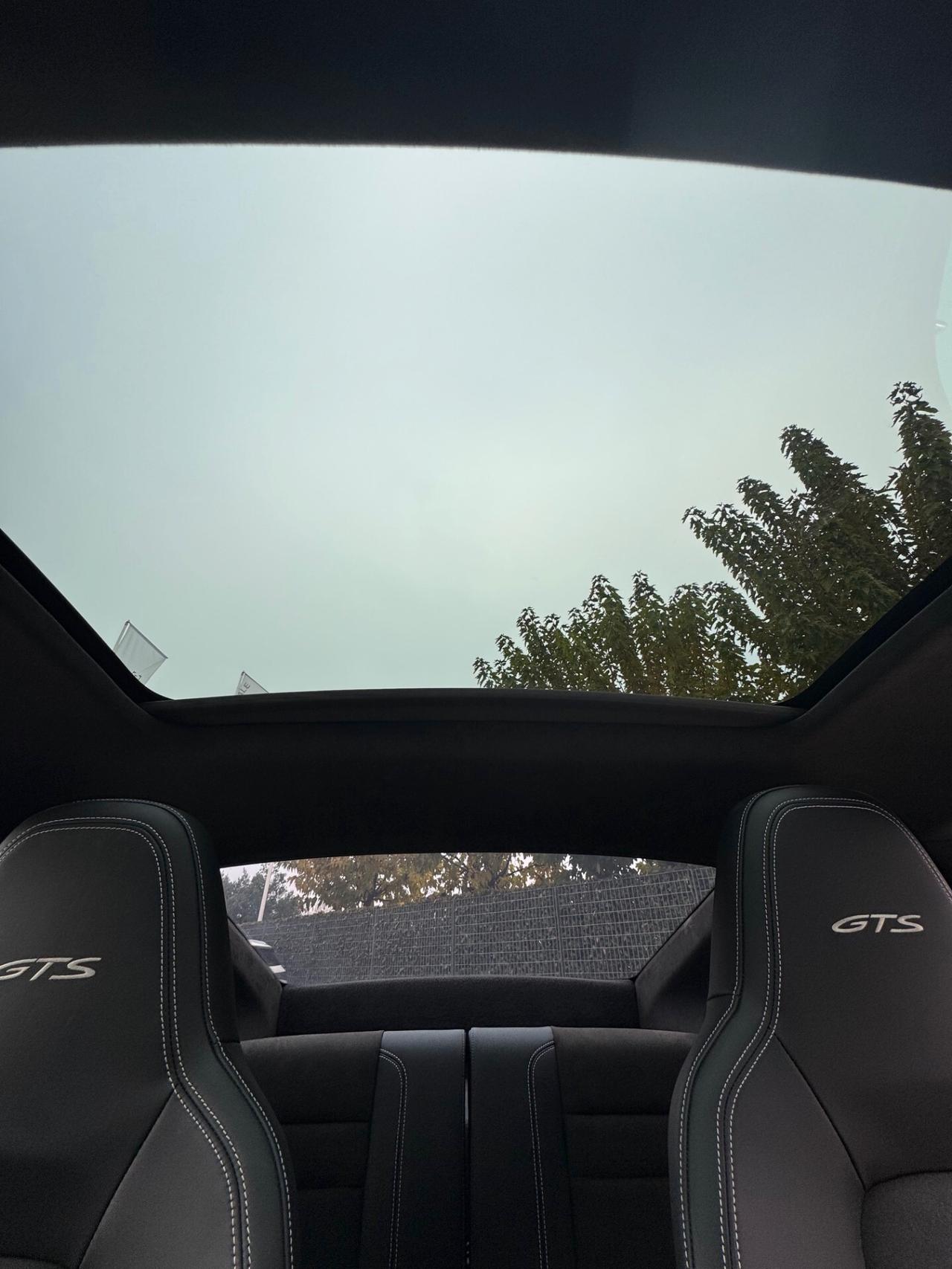 Porsche 911 Carrera 4 GTS