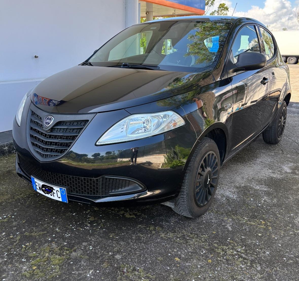 Lancia Ypsilon 0.9 TwinAir 85 CV 5 porte Metano Ecochic Gold