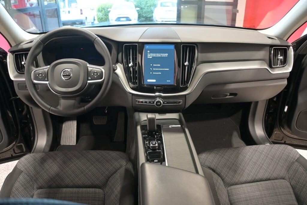 VOLVO XC60 2.0D 197CV B4 (D) AUTOMATIC CORE ( FARI LED - COCKPIT - CRUISE - CARPLAY - PDC - TELECAMERA POST. - CERCHI 18 ) KM 18000