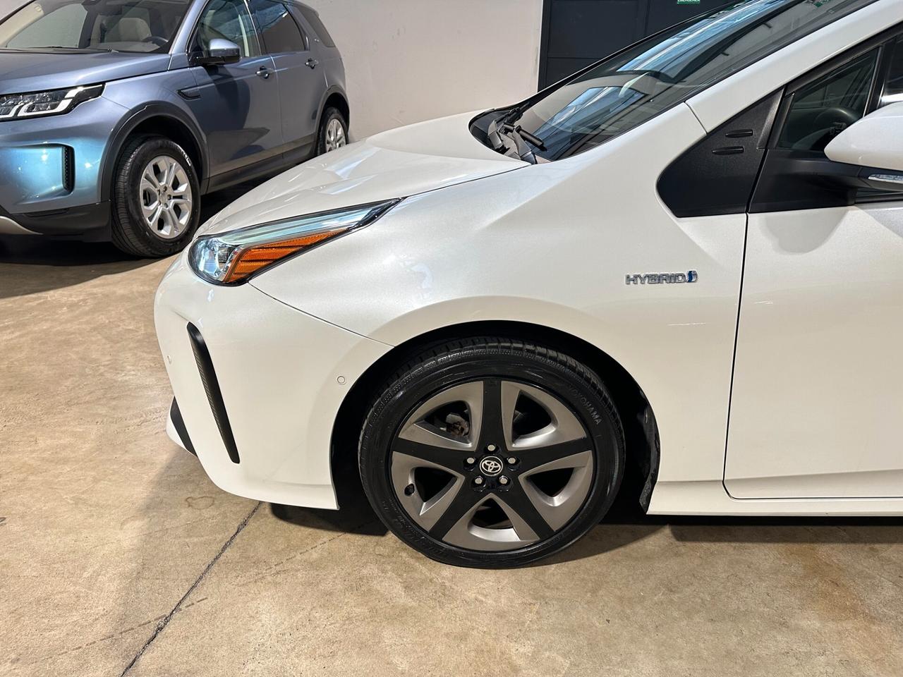 Toyota Prius 1.8 AWD Lounge