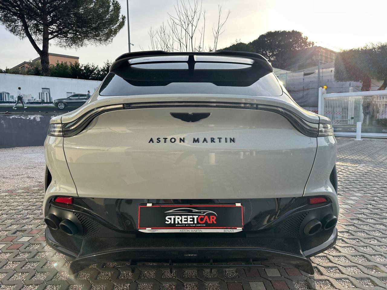 Aston Martin DBX 707