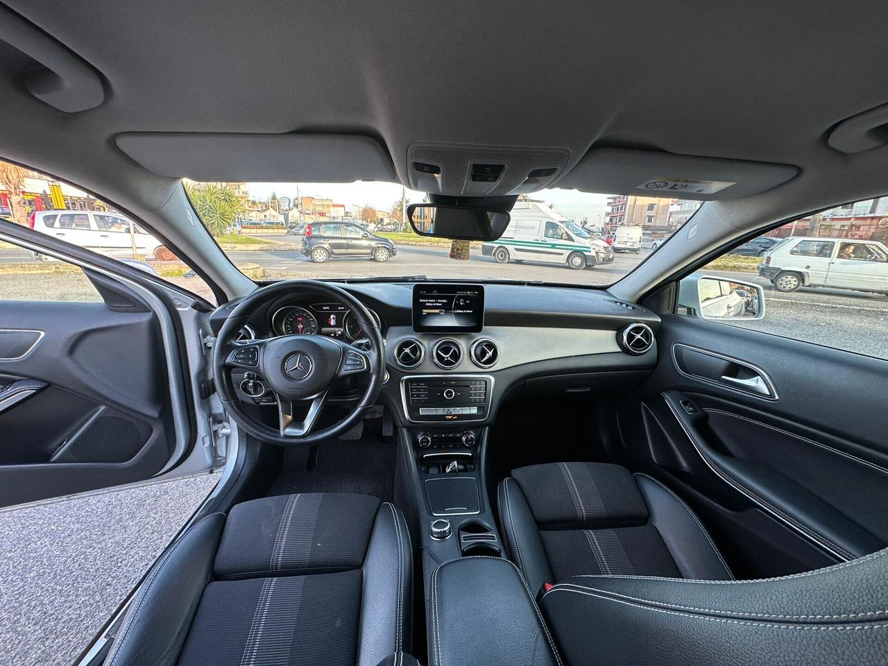 MERCEDES-BENZ GLA 200d 136CV AUTOMATICA PREMIUM