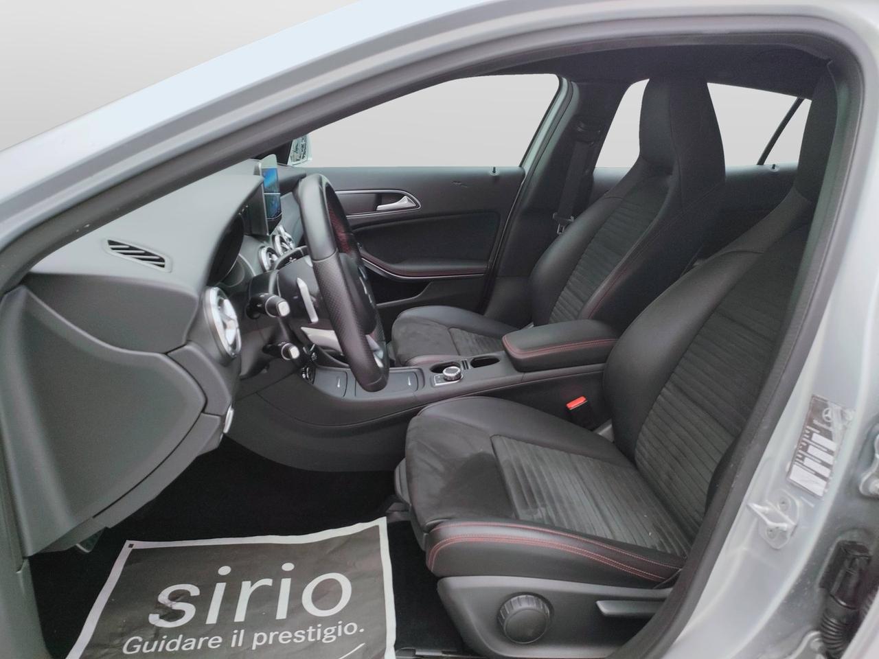 Mercedes-Benz GLA-X156 2014 - GLA 220 d Premium 4matic 177cv auto