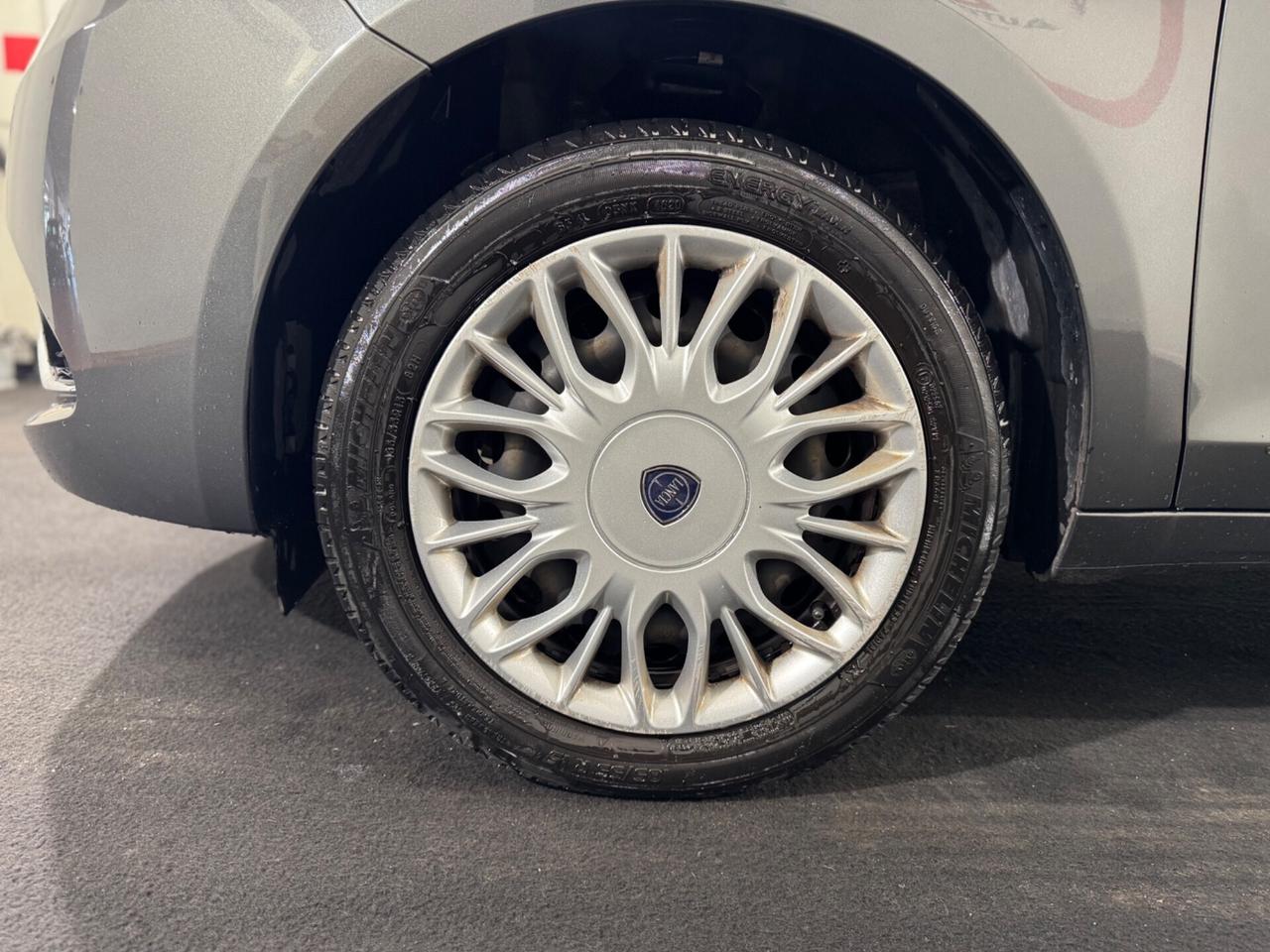 Lancia Ypsilon 1.2 69 CV 5 porte Platinum