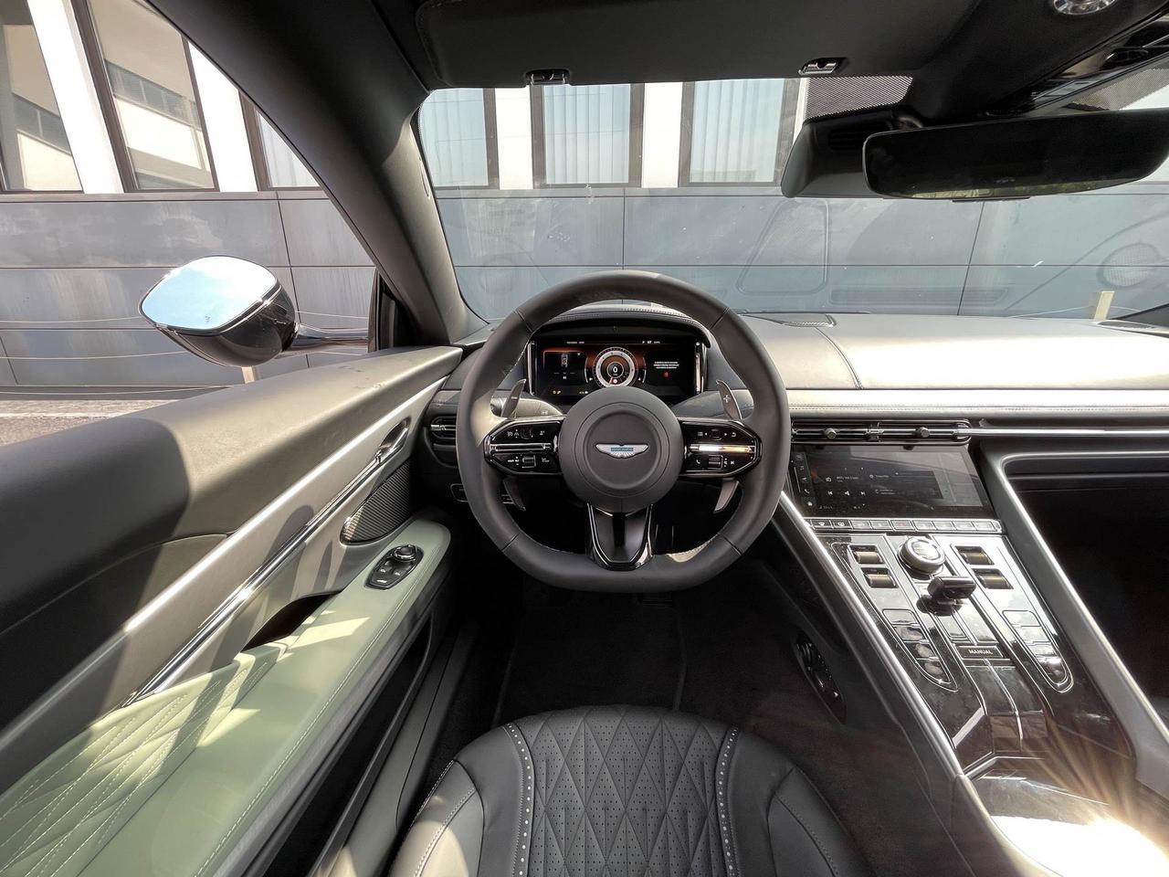 ASTON MARTIN DB12 Coupe 4.0 V8 auto