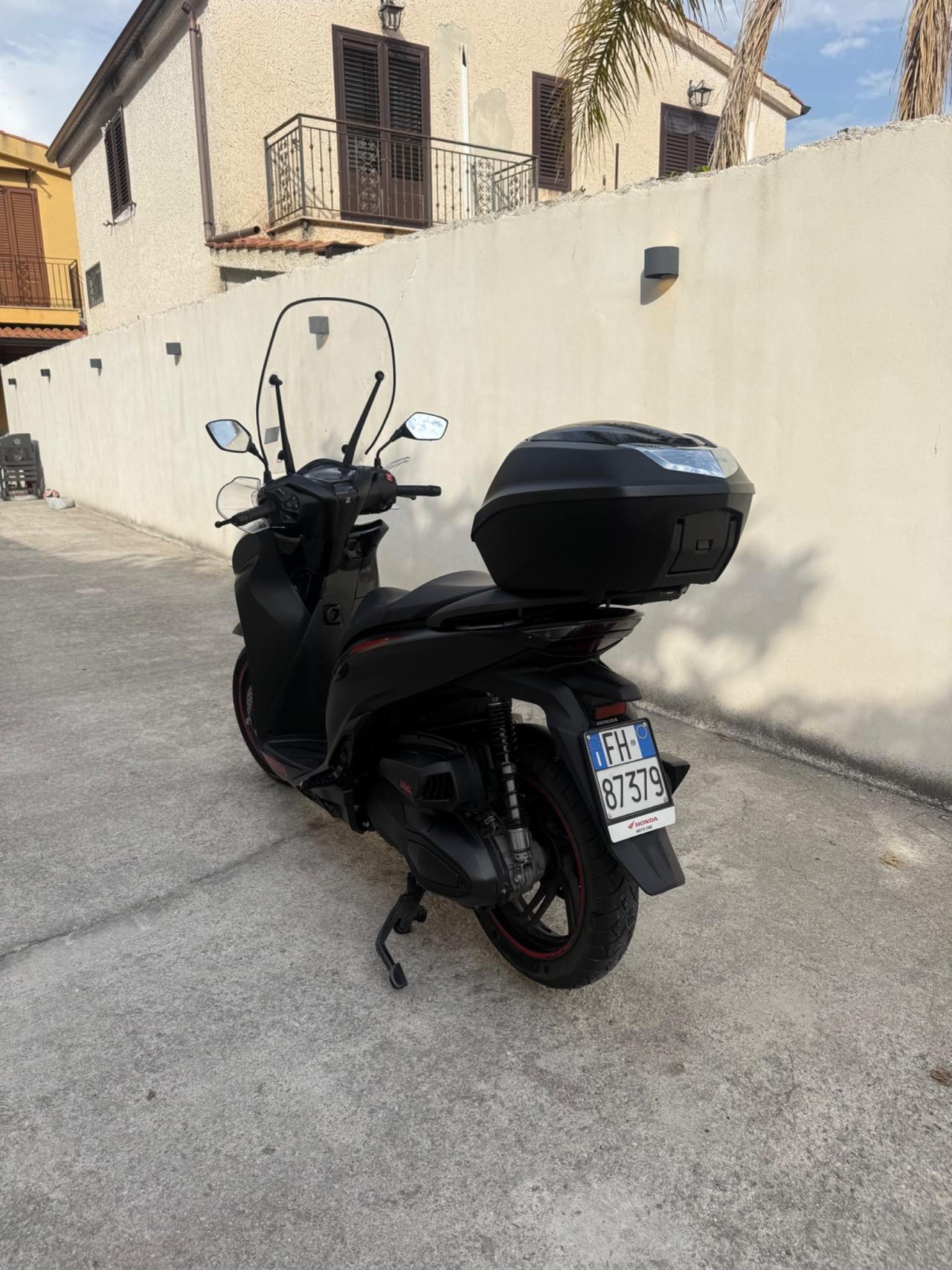 Honda SH 350 Sport
