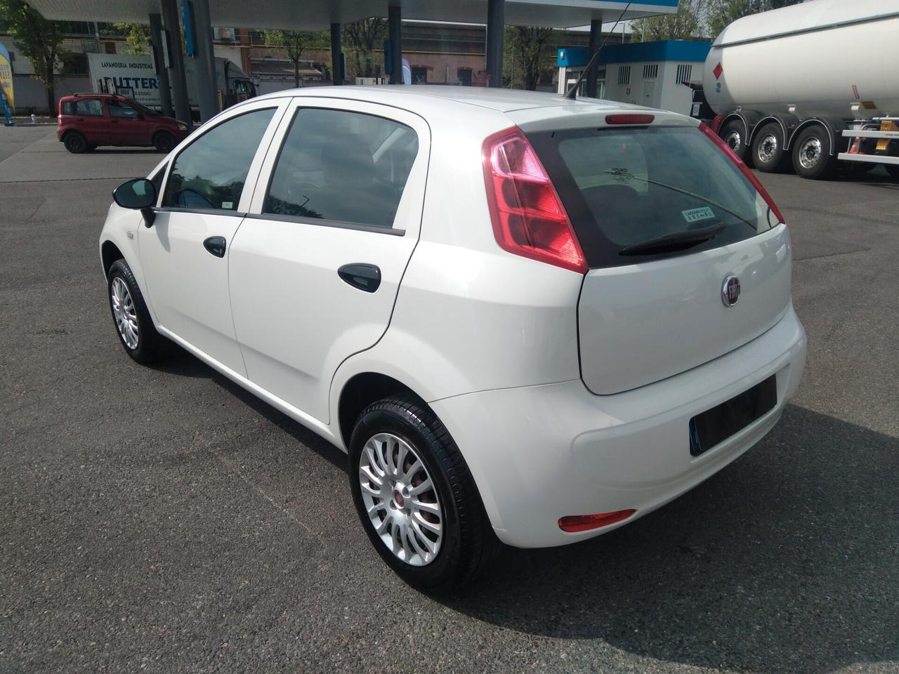 Fiat Punto 1.4 8V 77cv 5 porte Natural Power Street x neopatentati