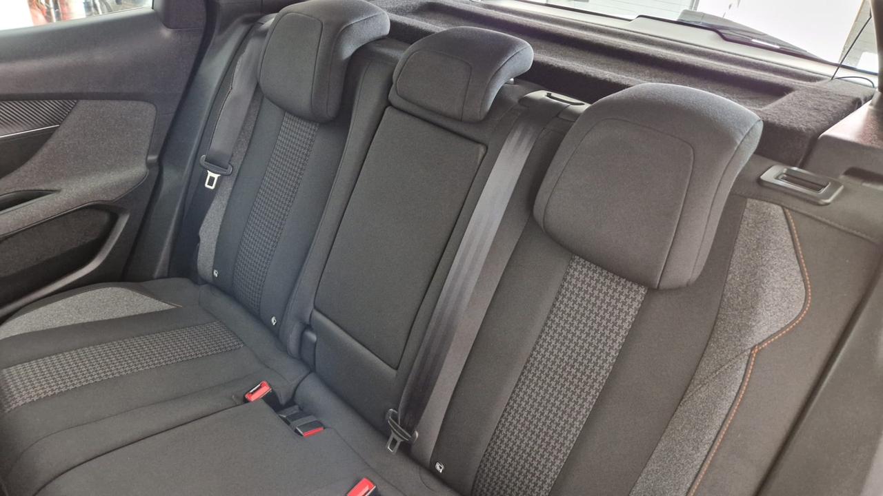Peugeot 3008 BlueHDi 130 S&S EAT8 Active Business
