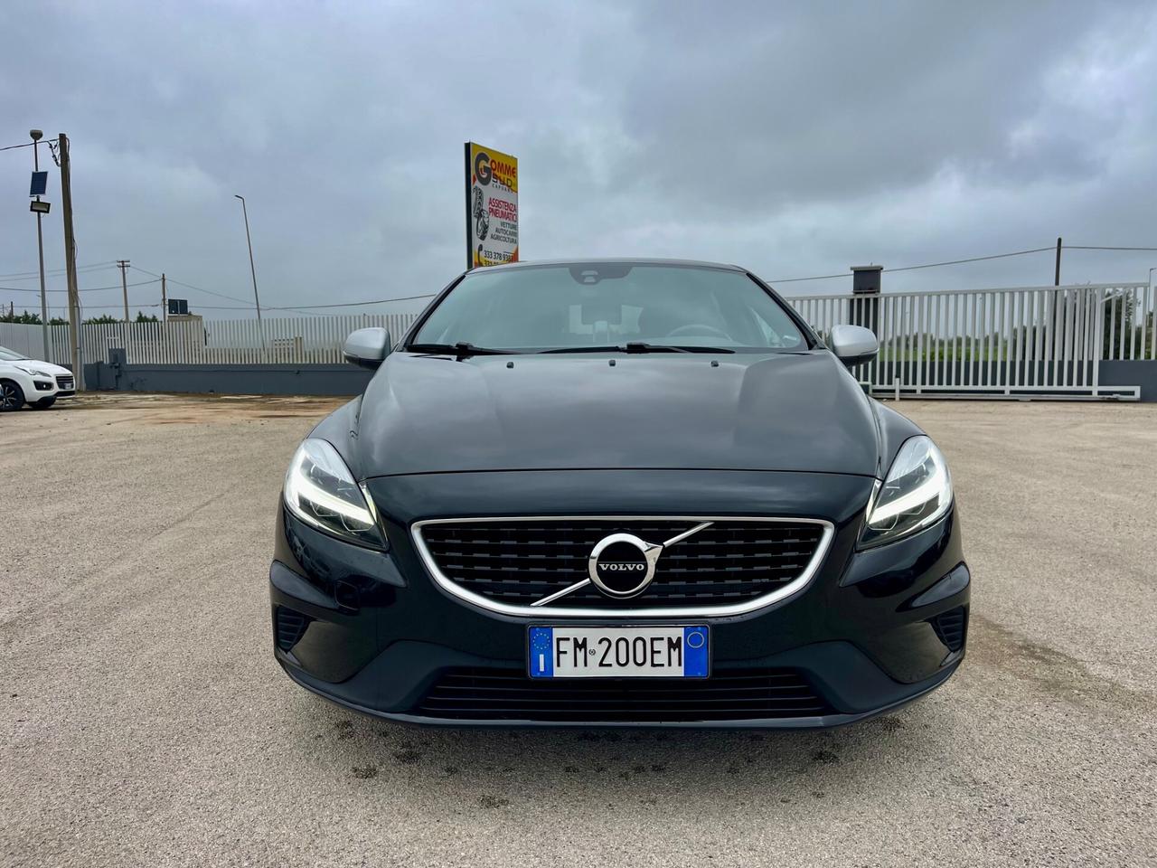 VOLVO V40 2.0 D2 120CV R-DESIGN FULL LED MY17