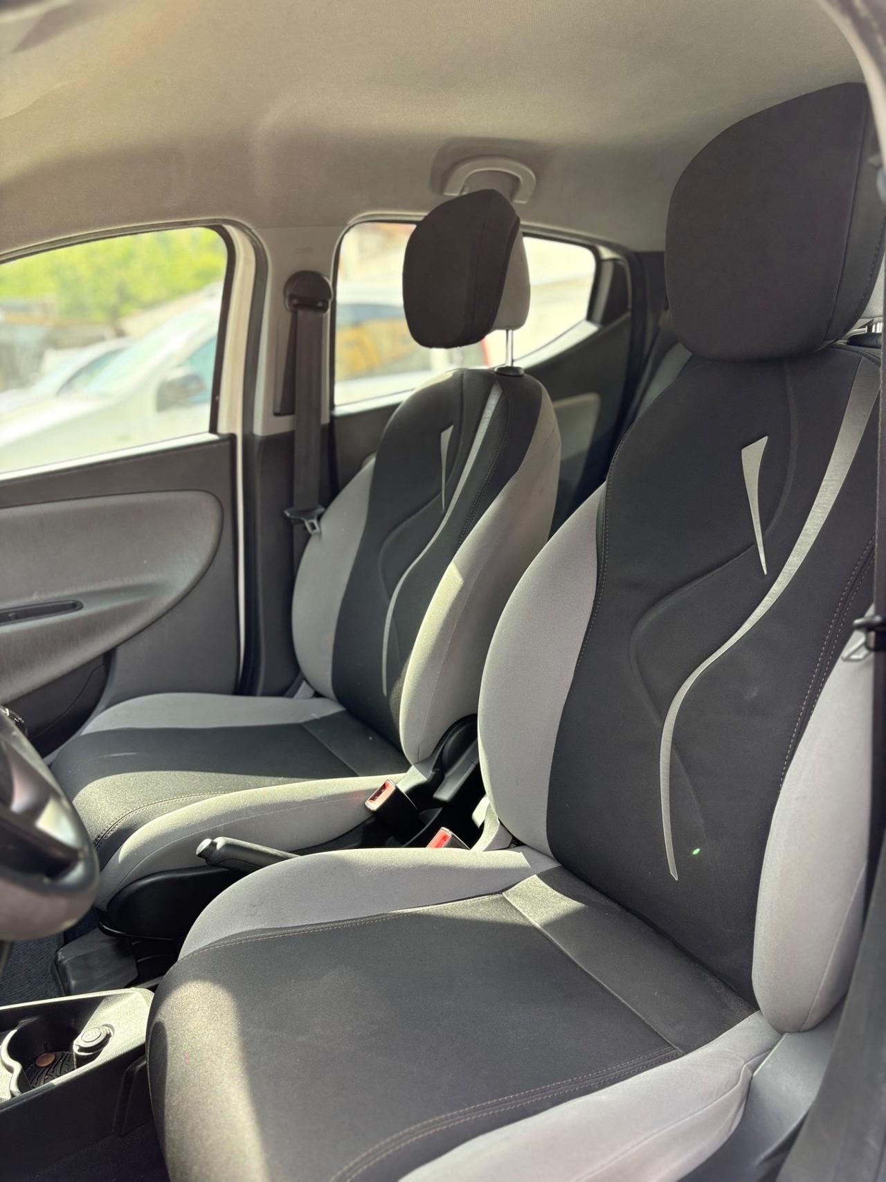 Lancia Ypsilon 1.2 benzina 69 CV 5 porte