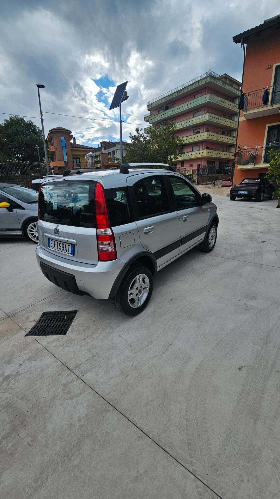 Fiat Panda 1.3 MJT 16V DPF 4x4 Climbing