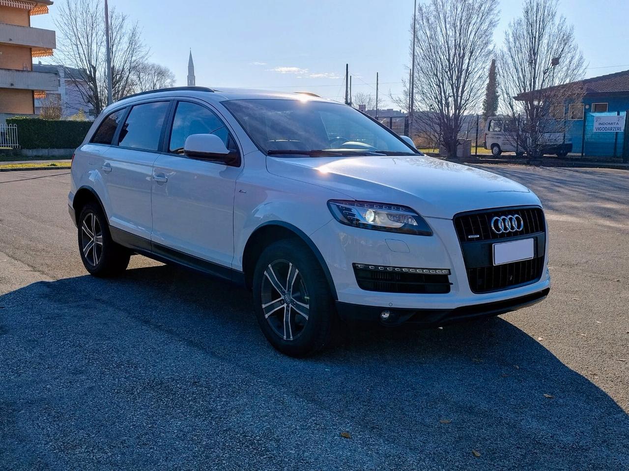 Audi Q7 3.0tdi quattro 245cv S-Line 6Posti