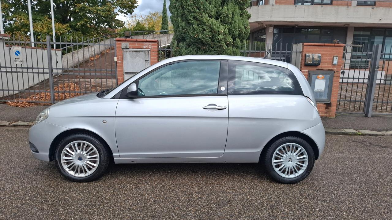 Lancia Ypsilon 1.4 Argento Ecochic GPL