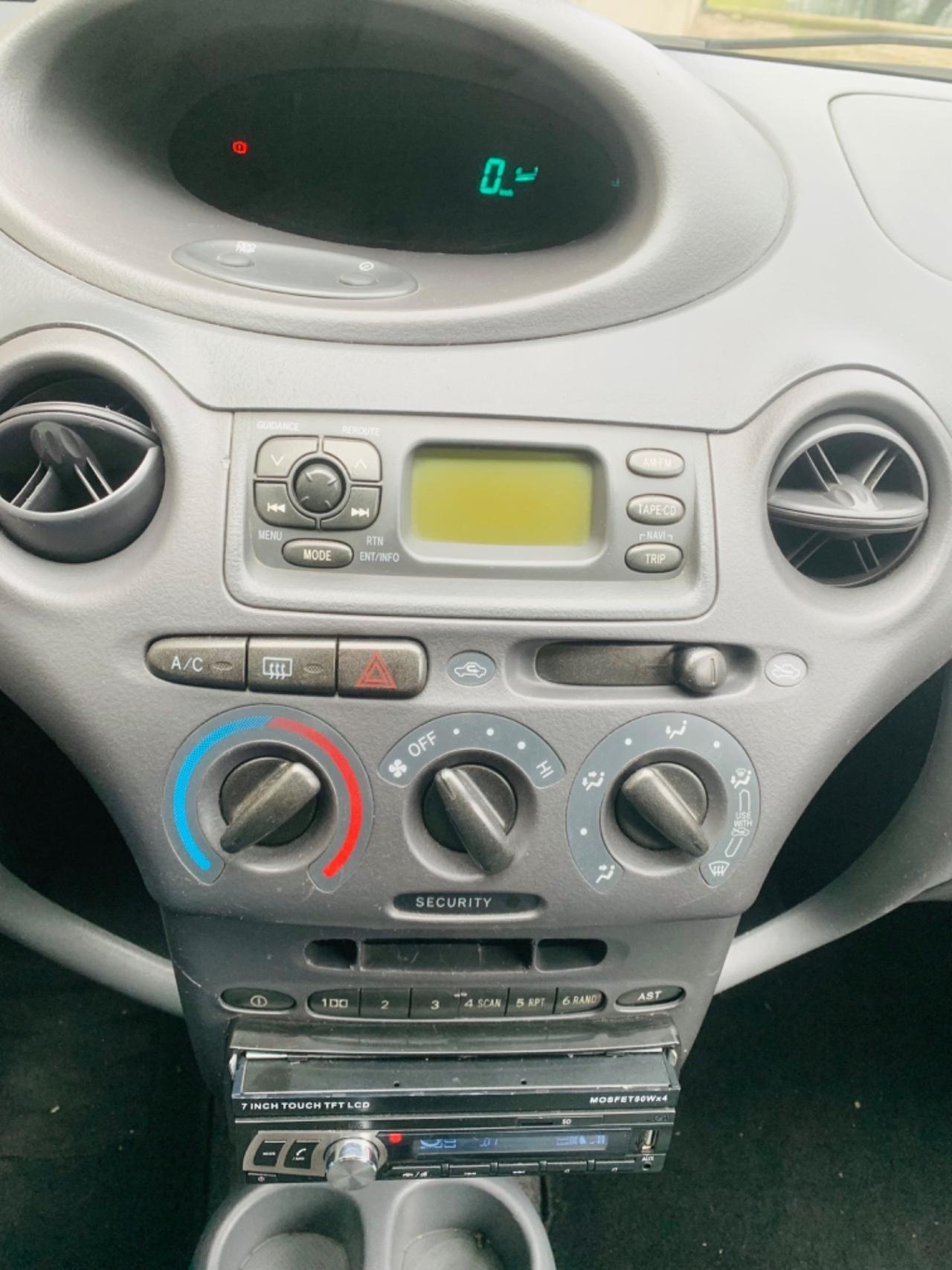 Toyota Yaris 1,0 benzina