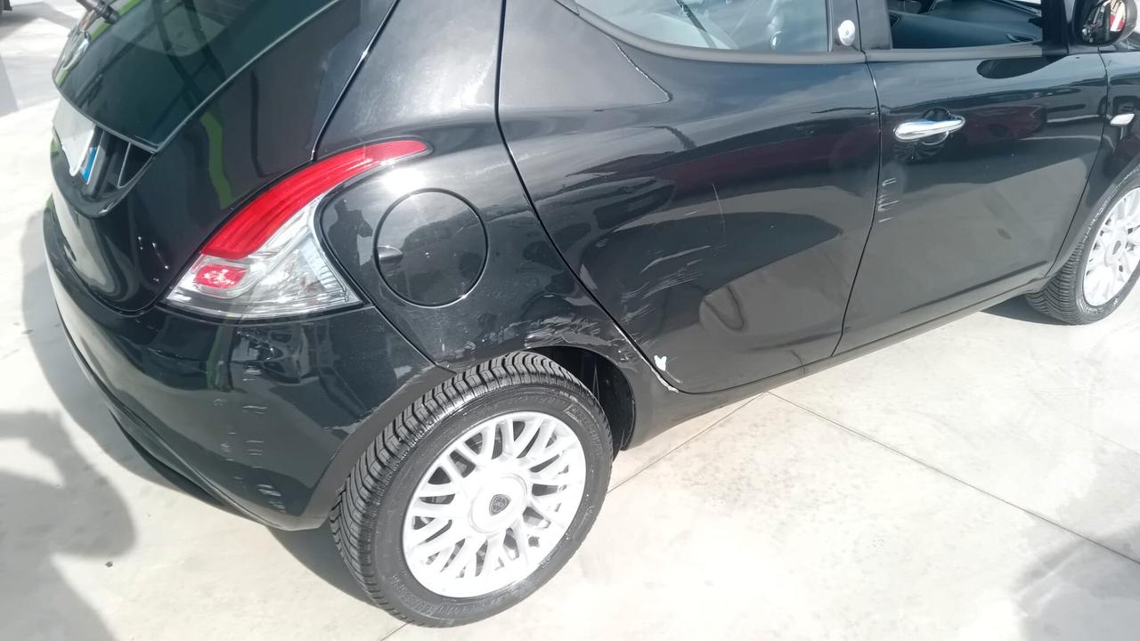 Lancia Ypsilon 1.2 69 CV 5 porte GPL Ecochic Silver