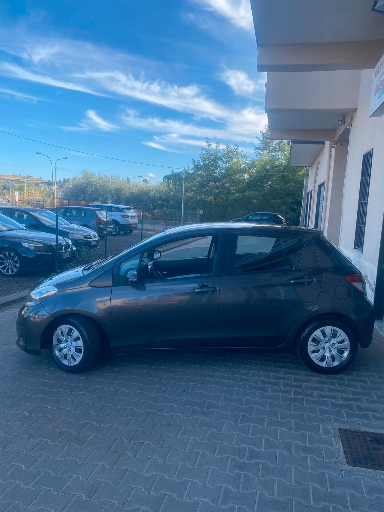 Toyota Yaris 1.4 D-4D 5 porte Lounge passaggio incluso