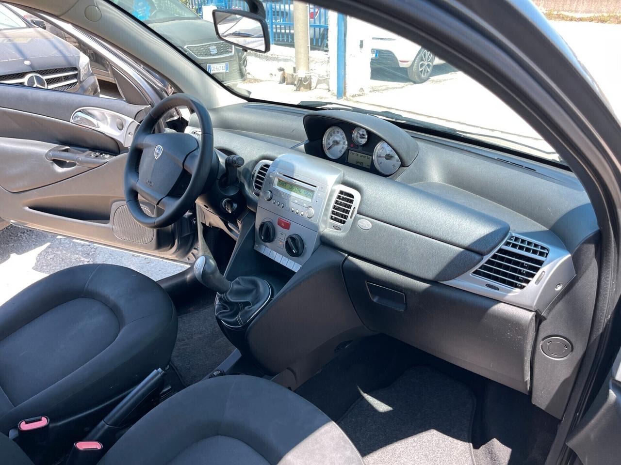 Lancia Ypsilon 1.3 MJT 75 CV Unyca