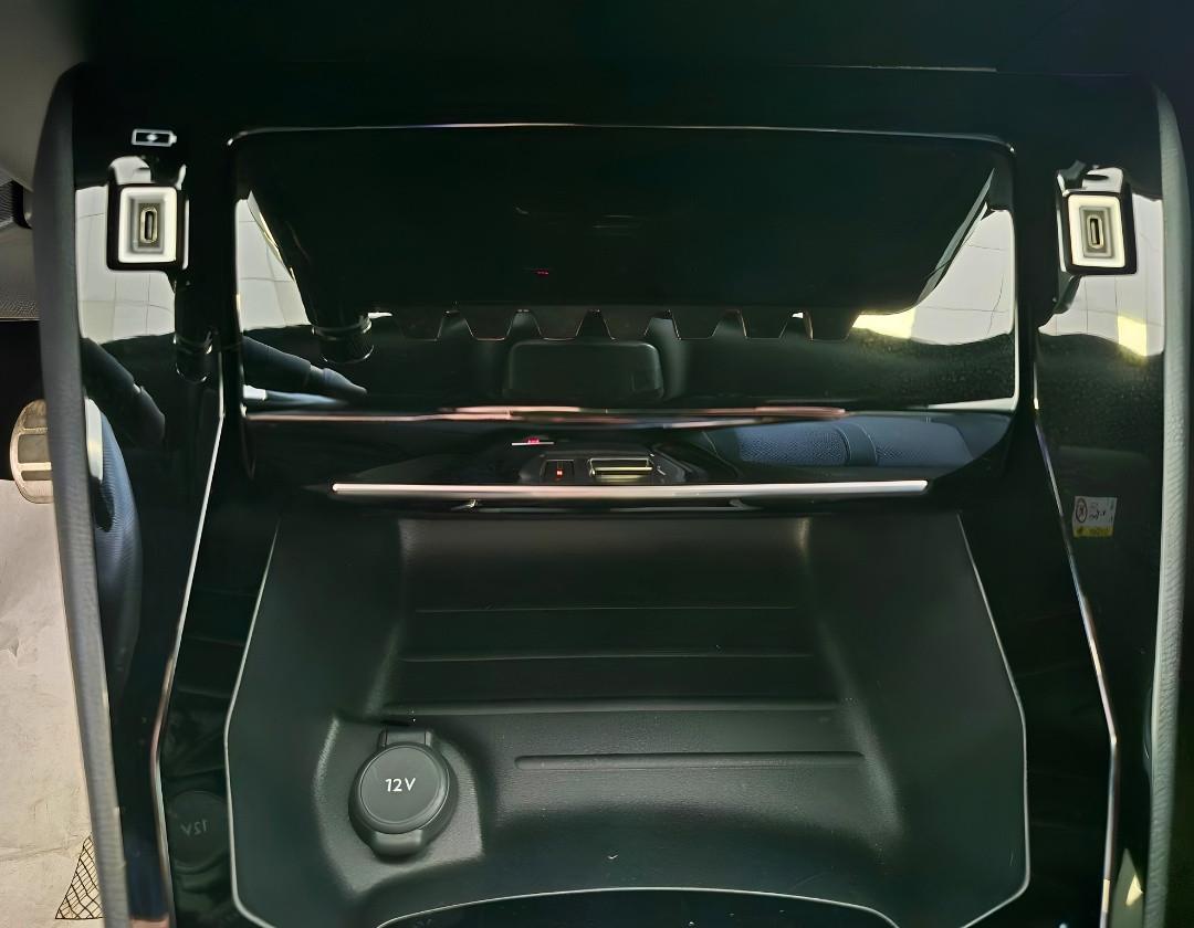 PEUGEOT 2008 GT Hybrid 136 e-DCS6