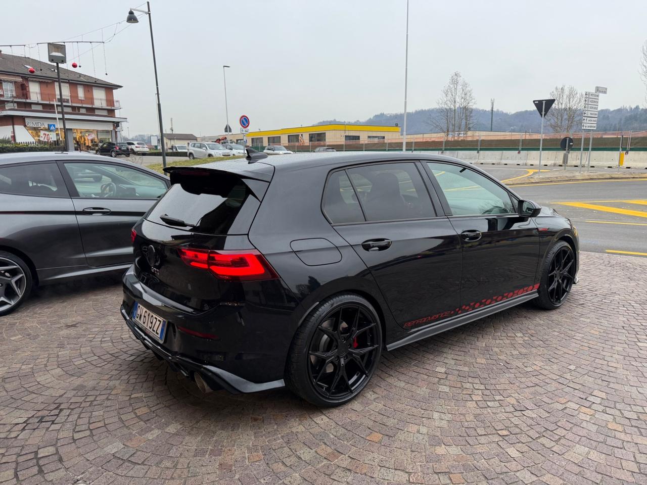Volkswagen Golf GTI 2.0 TSI TOTAL BLACK