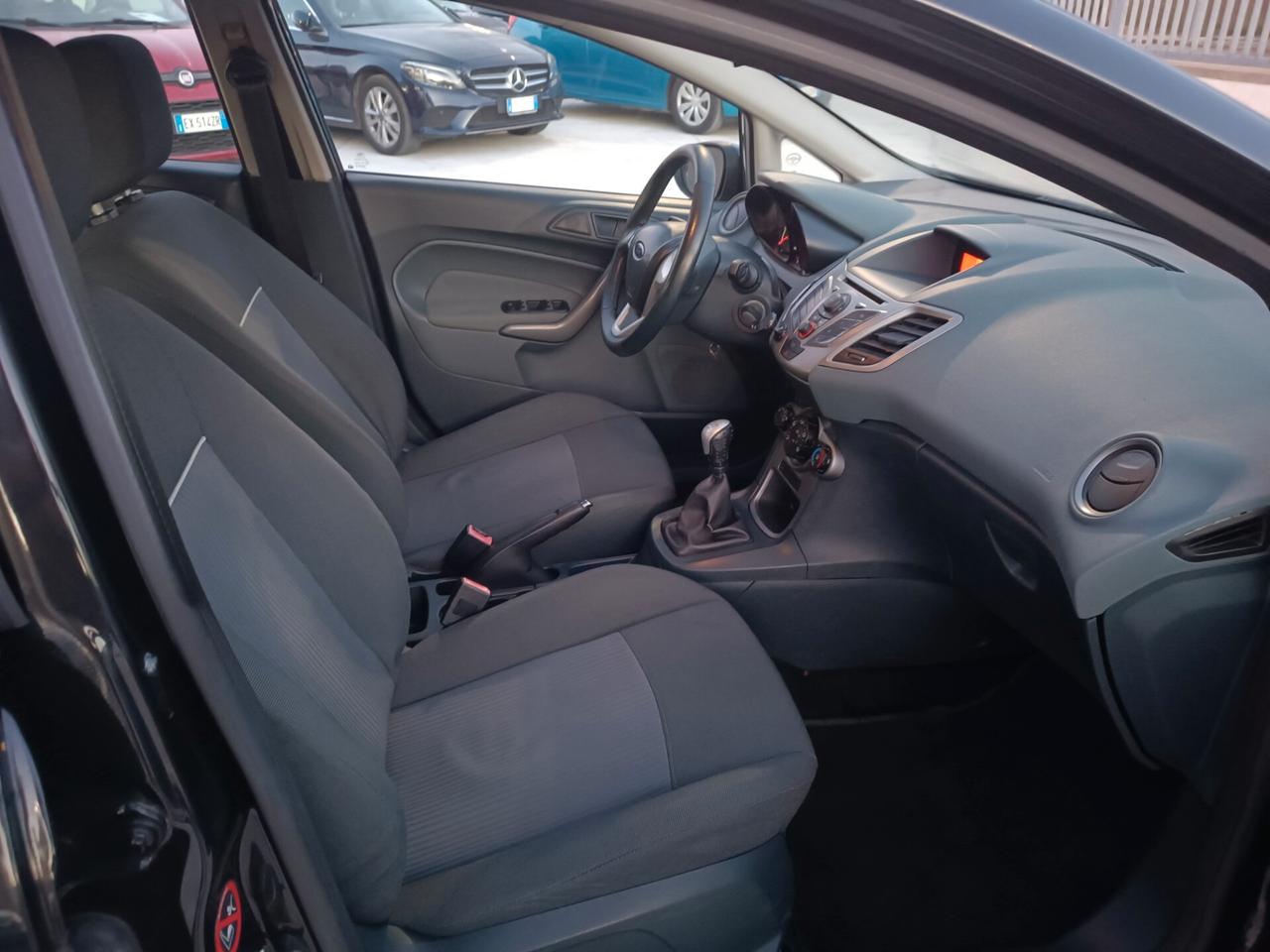 Ford Fiesta 1.4 TDCi idonea neopatentati