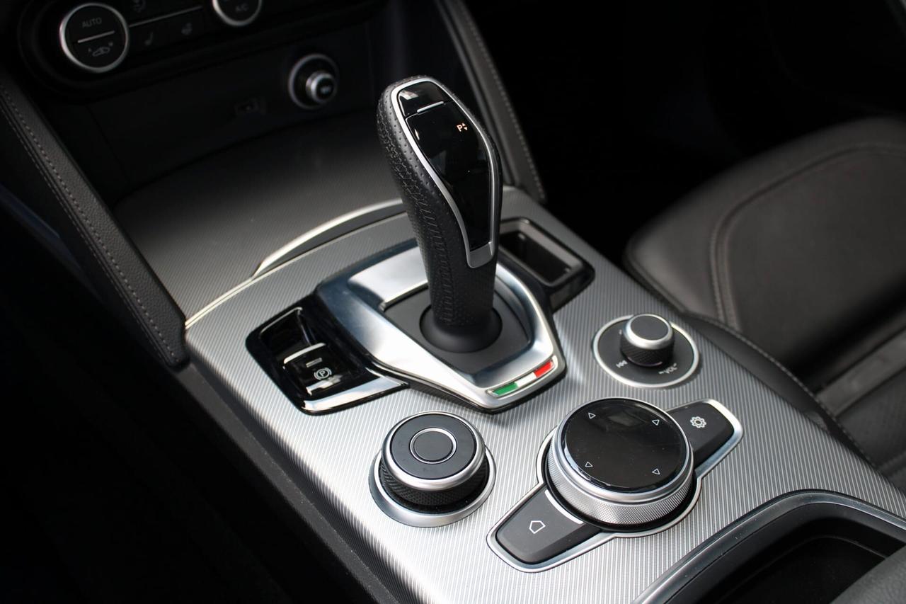 Alfa Romeo Stelvio 2.2 Turbodiesel 210 CV AT8 Q4 Veloce